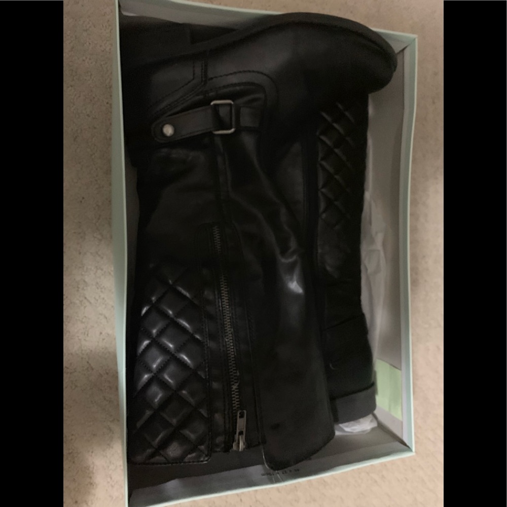Boots - Picture 4 of 4